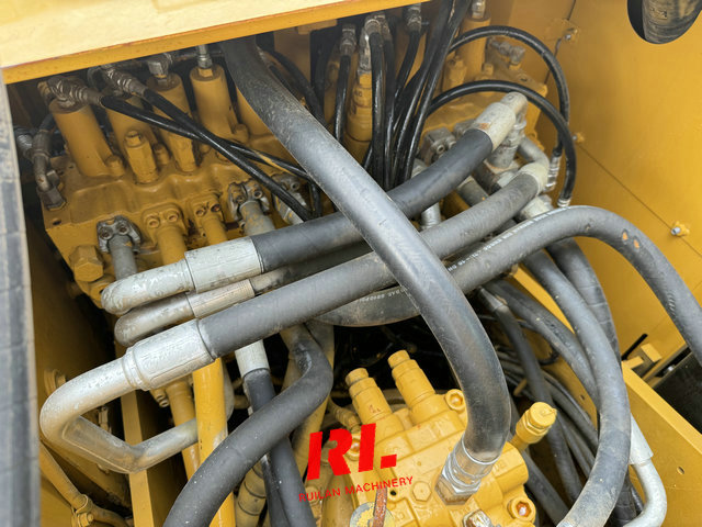 CAT323D2L 