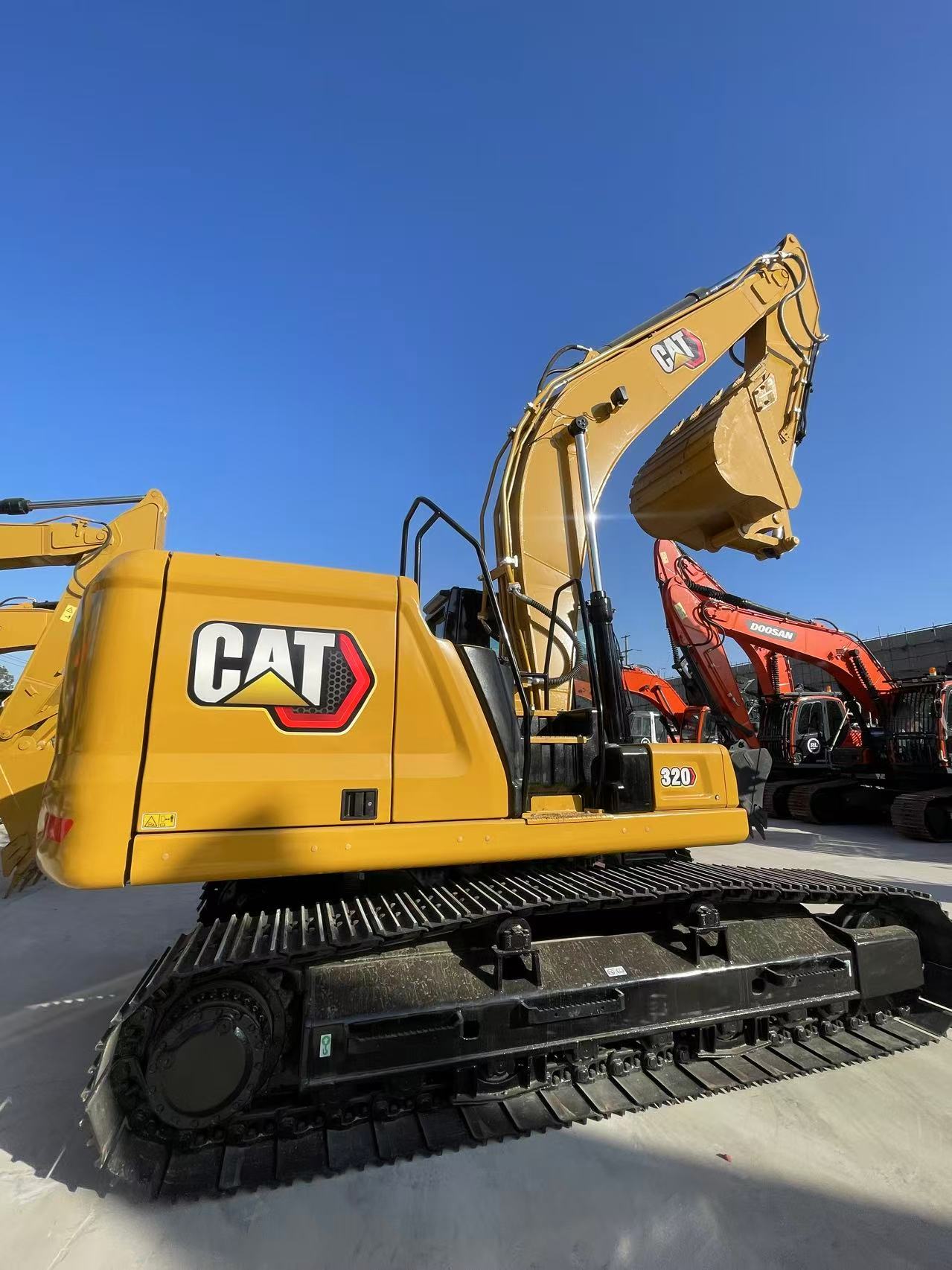 Benefits of Using Large Excavators in Mining and Construction
