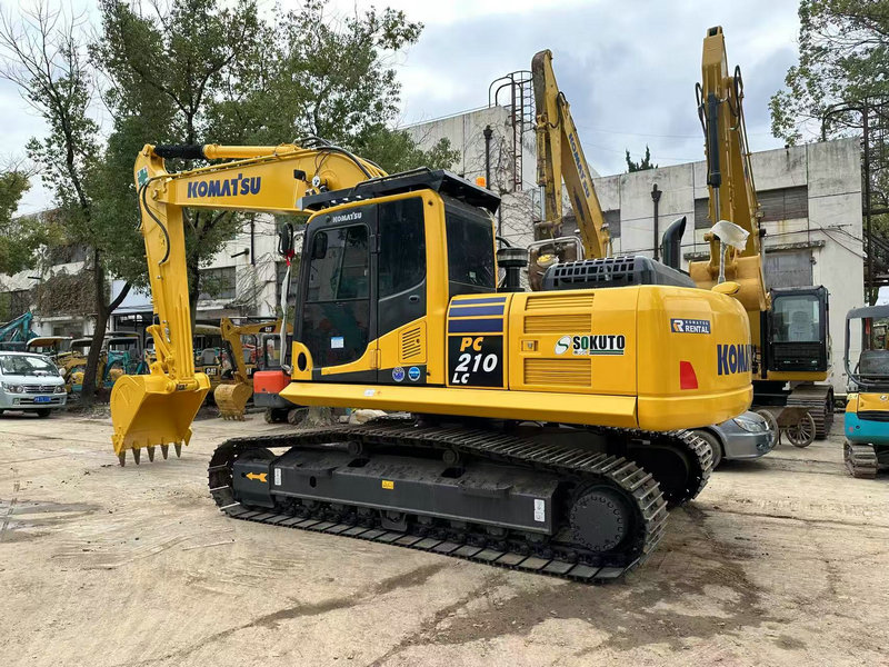 CAT 320 Vs Komatsu PC200: Which Used Excavator Is Better For Your Project?